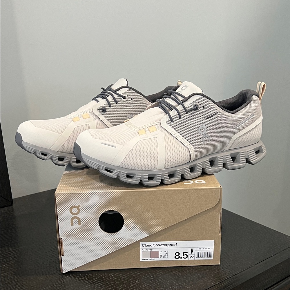 On Running Cloud 5 Waterproof Woman’s Shoes - Cream and Gray